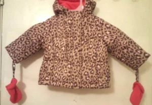 Chaqueta con capucha con estampado animal tostado y rosa talla 12 M Carter's nueva sin etiquetas con guantes - Imagen 1 de 5