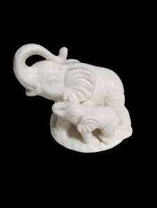Figura Elefante Buena Suerte Cerámica Off White Madre y Bebé De Colección - Imagen 1 de 4