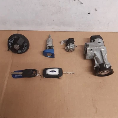 2009 FORD KA LOCK SET WITH 2 KEYS IGNITION BARREL LOCKS AND FUEL FILLER CAP (552 - Image 1 of 4