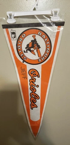 BALTIMORE ORIOLES 1986 JEFF MLB FELT PENNANT WITH HOLDER 5/08/21 Cover