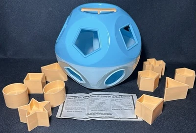 Nuevo Tupperware Shape-O-Ball Aprendizaje TupperToy ~ Tonos de Azul con Formas de Melocotón Foto 1 de 2