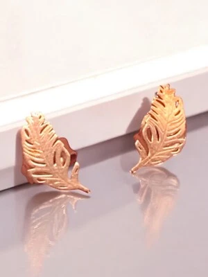 Pendientes perforados vintage de oro rosa de plata de ley 925 con tachuelas de hoja pequeña Foto 1 de 4