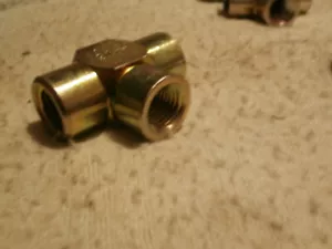 3 Way 1/4" Steel Hydraulic Female Tee pipe fitting - Picture 1 of 5