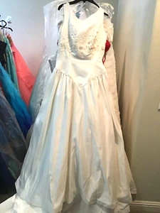 Mon Cheri Traditional Bridal ball gown Wedding Dress Ivory /rose Satin 12 New - Picture 1 of 7