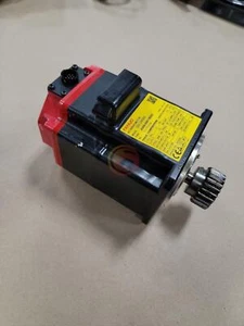 UN SERVOMOTORE FANUC USATO A06B-0061-B003 - Foto 1 di 5