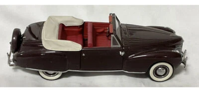 Franklin Mint 1941 Lincoln Continental Burgundy, Scale 1/24 - Image 1 of 4