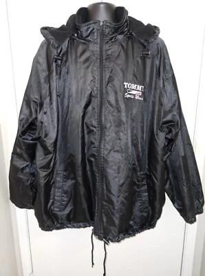 CHAQUETA NEGRA DEPORTIVA VINTAGE TOMMY - PARA HOMBRE XXL Maxx Sportwear Inc. Foto 1 de 4