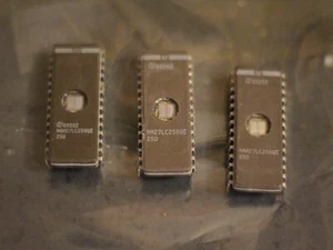 lof 3 pcs of National Semiconductor NMC27LC256QE-150 EPROM erased tested 27C256 - Picture 1 of 3