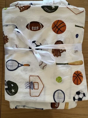 Sábanas deportivas Pottery Barn All-Star para niños sin fundas de almohada, fútbol completo baloncesto Foto 1 de 4
