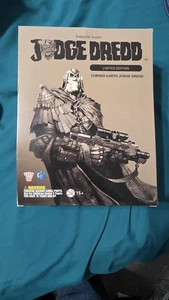 Hiya Toys 1/12 CURSED EARTH JUDICE DREDD Squisita Super Figure PX Esclusiva - Foto 1 di 3