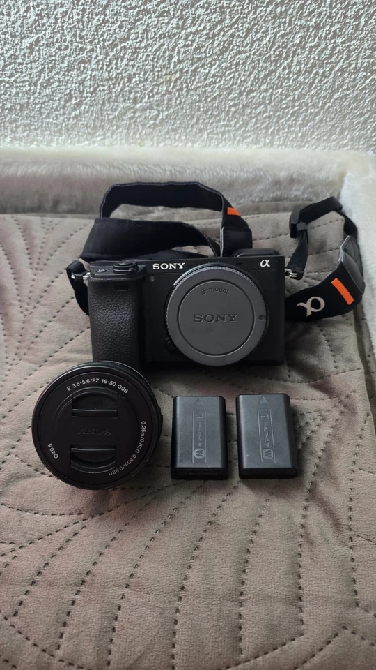 Sony ILCE A6400 16-50mm OSS Kit Schwarz + Zubehörpaket: Extra Akku - Bild 1 von 1