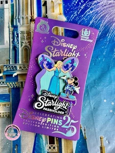 Prendedor AP 2025 Disney Parks Starlight Parade Mickey Mouse Blue Fairy LE 5000 - Imagen 1 de 1