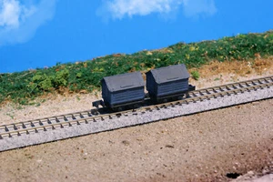 2 Linked N Scale Liberal Salt Wagon British Van Linked Car Set - Bild 1 von 4