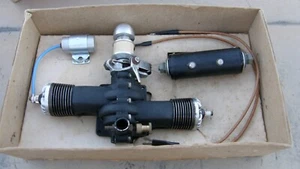 1947 WASP SPECIAL TWIN .603 GAS/NITRO SPARK IGN. MODEL AIRPLANE ENGINE (10-BOLT) - Picture 1 of 24