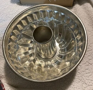 Vtg Kaiser brand silver tone metal bundt cake pan / mold, made in West Germany - Picture 1 of 9