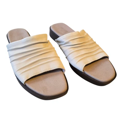 Munro Kale Sandals Womens Size 11N Bone Leather Ruched Upper Minimalist - Image 1 of 4