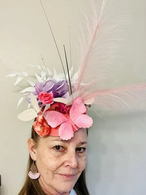 Derby/Boda/Cóctel/Fiesta del Té Único Sombrero Púrpura Rosa Rosa Mariposa  Foto 1 de 4