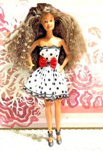 VINTAGE 1990 MATTEL BARBIE DOLL LONG BROWN CRIMPED HAIR - Picture 1 of 7