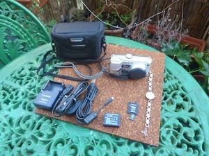 Panasonic Digital Camera Lumix DMC-TZ1 5.0MP Silver in G/W/O SEE PHOTOS - Picture 1 of 12
