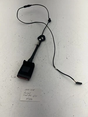 Пряжка переднего правого ремня безопасности для Volkswagen Passat 2012-2015 годов выпуска от оригинального производителя. - Изображение 1 из 4