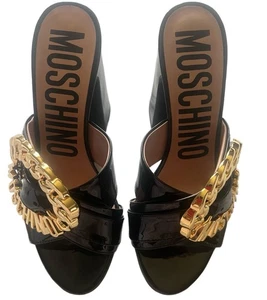 Sandalias de tacón de mula MOSCHINO zapatos zueco negro dorado logotipo charol talla 37 7 - Imagen 1 de 10