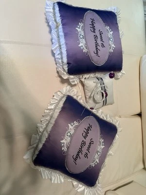 Almohadas decorativas moradas dulces 16 feliz cumpleaños - "16" adorno de pastel premium Foto 1 de 4
