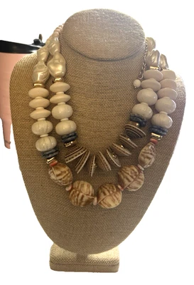 Collar Chico’s Doble Hilo Grueso Concha Marina y Cuentas Distintivo 21" - 27" Foto 1 de 4