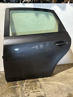 2012-2017  TOYOTA PRIUS V REAR LEFT SIDE DOOR  ASSEMBLY  OEM - Imagem 1 de 4