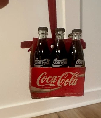 Paquete de 6 botellas de Coca-Cola adornos navideños Foto 1 de 3