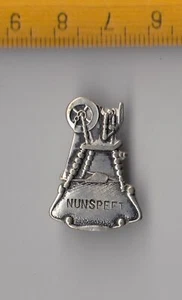 Broche vintage rueda giratoria de metal Nunspeet insignia década de 1960 - Imagen 1 de 1