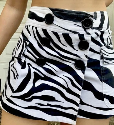 Vintage Y2K Cache Zebra Print Skort Shorts Black White Cargo Pockets Size 8 - Image 1 of 4