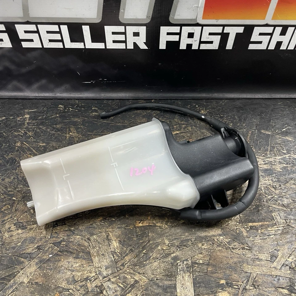 Hyundai Genesis 2010-2016 cupé depósito de botella de desbordamiento de refrigerante OEM USADO Foto 1 de 4