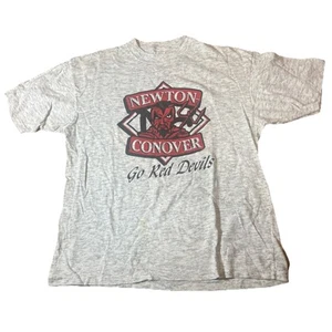 T-shirt vintage Newton Conover High School NC Red Devils anni 90 punto singolo XL - Foto 1 di 11