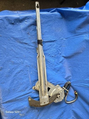 93-98 GRAND CHEROKEE RIGHT FRT POWER WINDOW REGULATOR WITH MOTOR PASSENGER SIDE  - Image 1 of 3