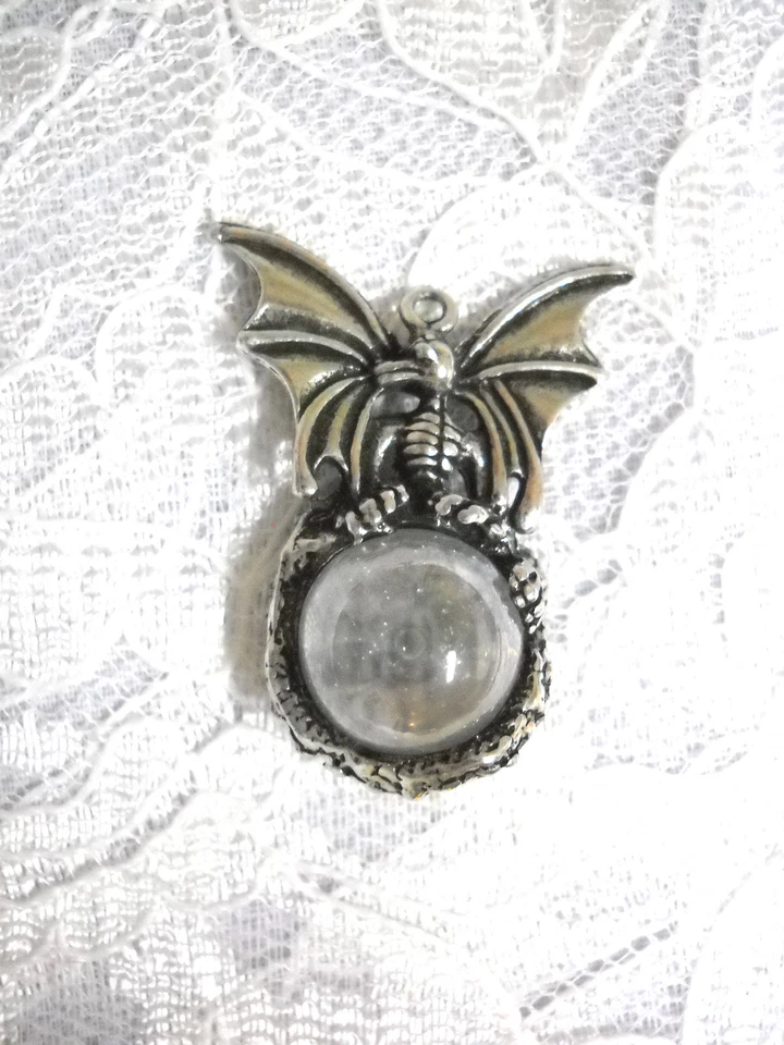 COLLAR ADJ COLGANTE DE PELTRE BOLA GEMA TRANSPARENTE INCRUSTADA DRAGÓN BEBÉ FANTASÍA EE. UU. Foto 1 de 1