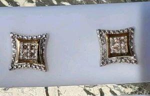 Aretes de diamantes de corte redondo de oro amarillo macizo de 10 quilates - Imagen 1 de 21