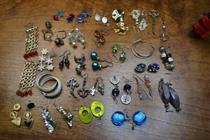 Mixed Lot of VINTAGE 70'S HIPPIE Costume Jewelry Earrings Lot of 30 - Picture 1 of 9