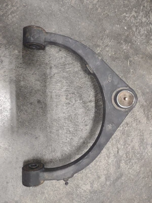 Brazo de control superior lado conductor Ram 1500 NAPA (2022) Foto 1 de 4