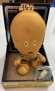 Prendedor de peluche y esmalte Star Wars C-3PO Disney SE7EN20 coleccionable de 7 pulgadas nuevo en caja - Imagen 1 de 16