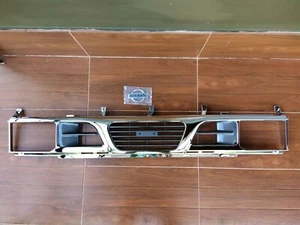 Máscara de rejilla delantera con ajuste emblema Nissan Big M camioneta 1997 nuevo marca - Imagen 1 de 10