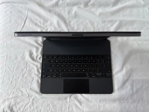 Apple iPad Pro 5th Gen 128GB, Wi-Fi, 12.9 in Space Grey w/ Apple Keyboard - Picture 1 of 11