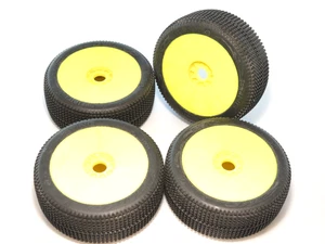 Neumáticos para buggy Jetko 1/8 montados en ruedas hexagonales de 17 mm - Imagen 1 de 2