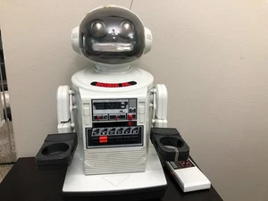 Robie Sr. Robot RadioShack Collectible Tested Everything works except wheels - Picture 1 of 20