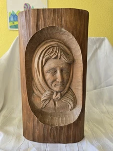 geschnitztes Holzrelief Motiv Bäuerin aus Zwiesel/Bayern - Bild 1 von 6