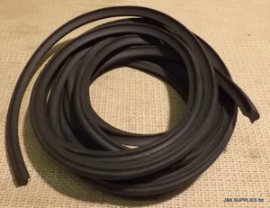 CLASSIC MINI WINDSCREEN SEAL BLACK FILLER STRIP - 37H8052 - 3 MTR LONG - Picture 1 of 1