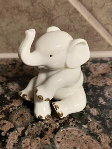 Lenox Porzellan sitzendes Baby Elefant Figur Goldrand Rüssel hoch - Bild 1 von 5