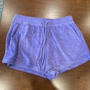 Neu mit Etikett Fabletics Island lila Frottee Shorts Größe M - Bild 1 von 4