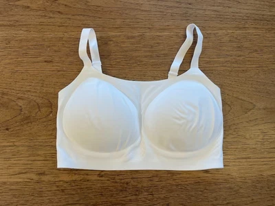 Victoria's Secret  VS White  Medium DD  VSX Elevate™ Everyday Comfort Sports Bra - Image 1 of 2