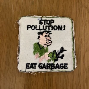 Parche bordado vintage para coser basura Stop Pollution Eat - Imagen 1 de 3