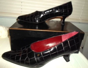 Donna Karan Sz 8-1/2B Leather Alligator-Embossed Pump Black 357950 Vintage w/box - Picture 1 of 11